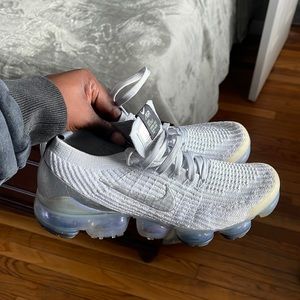 Vapormax in grey